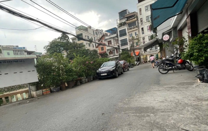 NHÀ TRUNG TÂM CẦU GIẤY- 5 PHÒNG NGỦ – CHỈ 9.X TỶ – Ở LUÔN
