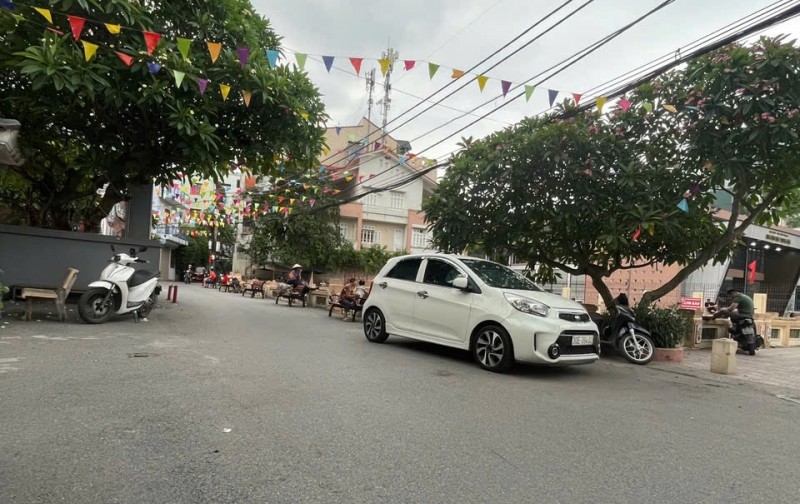 NHÀ TRUNG TÂM CẦU GIẤY- 5 PHÒNG NGỦ – CHỈ 9.X TỶ – Ở LUÔN