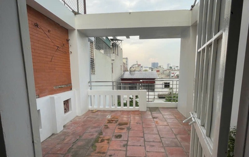 NHÀ TRUNG TÂM CẦU GIẤY- 5 PHÒNG NGỦ – CHỈ 9.X TỶ – Ở LUÔN
