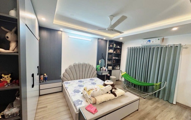 Nhà Lạc Long Quân! Diện tích 32m, 5 tầng, mặt tiền 5m!