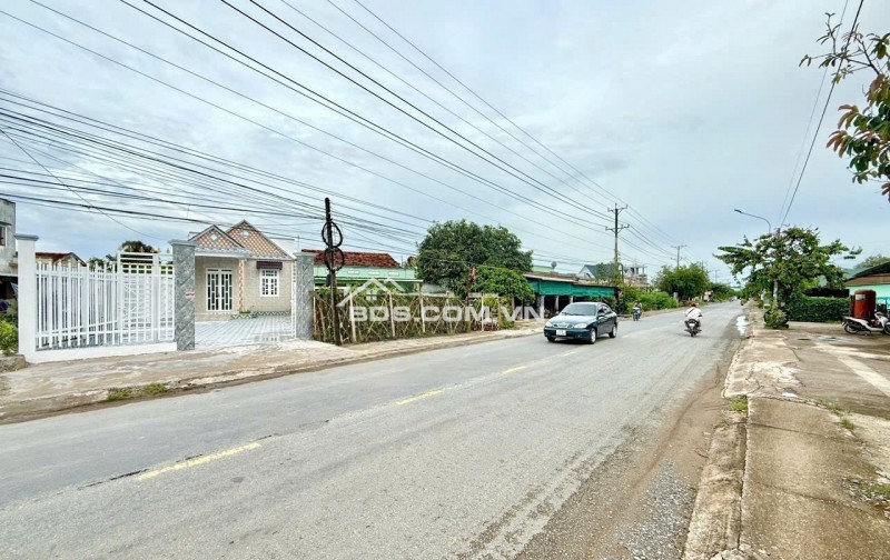 Mặt Tiền   **Địa Điểm :    Tổng Diện tích : 6x35 ( Sổ Riêng ) ONT   . Pháp Lí : Đất Thổ cư - Sổ Hồng Riêng