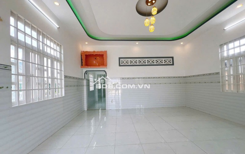 Mặt Tiền   **Địa Điểm :    Tổng Diện tích : 6x35 ( Sổ Riêng ) ONT   . Pháp Lí : Đất Thổ cư - Sổ Hồng Riêng