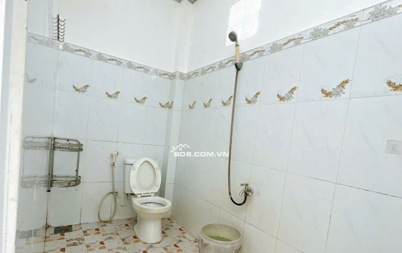 Mặt Tiền   **Địa Điểm :    Tổng Diện tích : 6x35 ( Sổ Riêng ) ONT   . Pháp Lí : Đất Thổ cư - Sổ Hồng Riêng