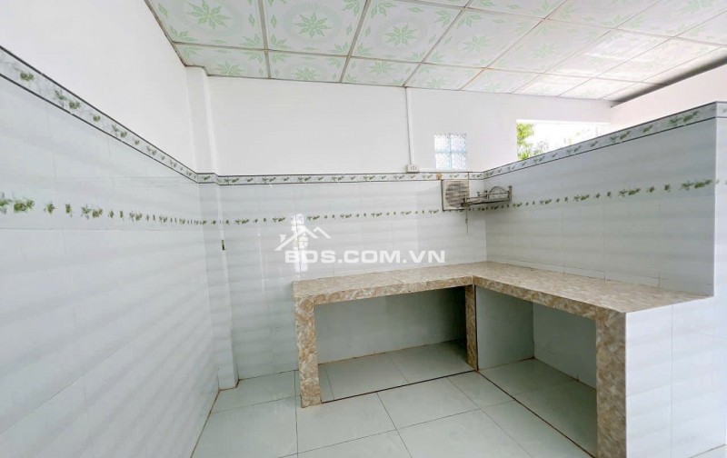 Mặt Tiền   **Địa Điểm :    Tổng Diện tích : 6x35 ( Sổ Riêng ) ONT   . Pháp Lí : Đất Thổ cư - Sổ Hồng Riêng