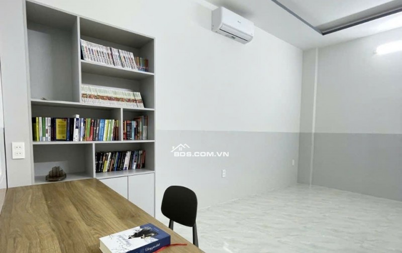 Căn nhà đẹp 2 mặt tiền ngay ngã tư gần đường Minh Mạng, Q.Ngũ Hành Sơn, TP. Đà Nẵng