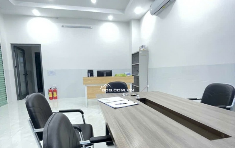 Căn nhà đẹp 2 mặt tiền ngay ngã tư gần đường Minh Mạng, Q.Ngũ Hành Sơn, TP. Đà Nẵng