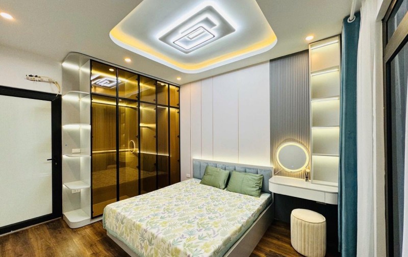 Cần bán nhà lô góc 2 mt tại ngay hồ Văn Chương, Khâm Thiên, Đống Đa. DT 65m2 x MT 5.5m x 7 tầng thang máy, ngõ oto tránh. Nhỉnh 11 tỷ TL