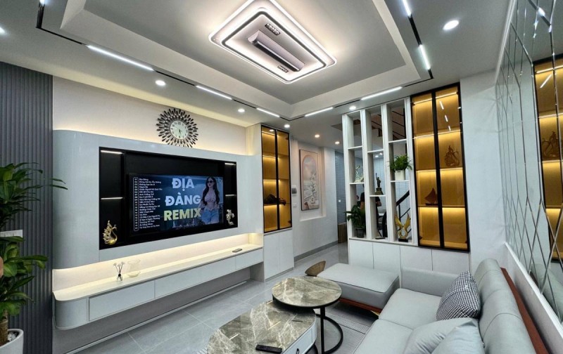 Cần bán nhà lô góc 2 mt tại ngay hồ Văn Chương, Khâm Thiên, Đống Đa. DT 65m2 x MT 5.5m x 7 tầng thang máy, ngõ oto tránh. Nhỉnh 11 tỷ TL