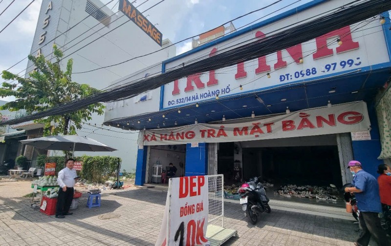 Bán nhà mặt tiền đường Hà Hoàng Hổ , ngang 10 m5 x 60 m ( nở hậu 19 m5 ) hai mặt tiền trước sau 6 m , dt : 815 m2 trong sổ ( ngoài sổ 220 m2 ) giá 120 tr /1 m2