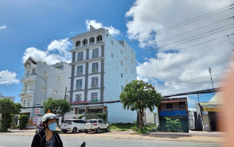 Bán nhà cấp 4 đường Hà Hoàng Hổ nối dài , gần đèn xanh đỏ Nguyễn Hoàng , ngang 4 x dài 27 m , dt 108,9 m2 , giá 10 tỷ 900