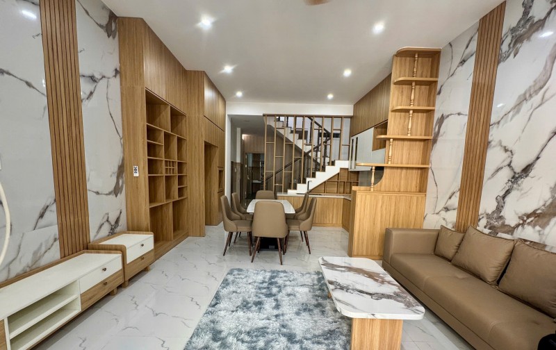 Sập hầm- Nhà Kiệt Lê Duẩn, Gần BigC, 72m2, 2,5 tầng full nội thất, giá rẻ