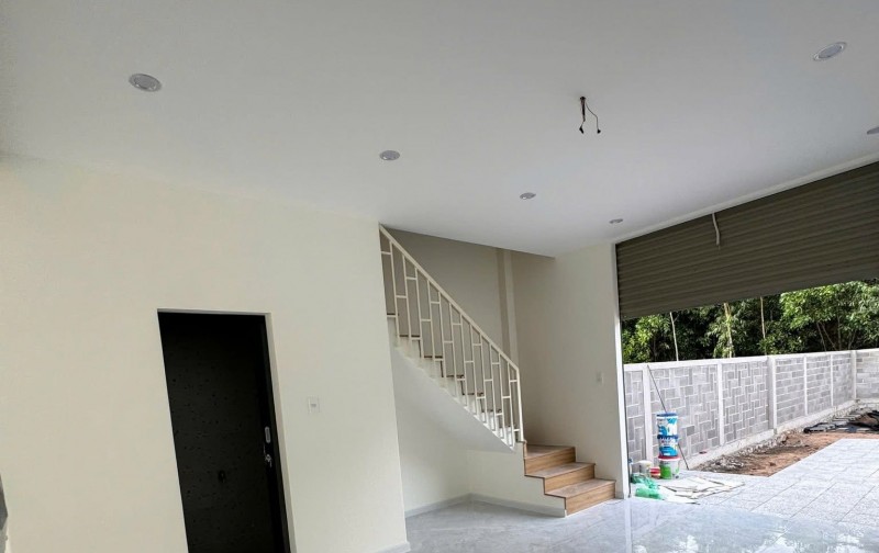Cần bán NHÀ 1 TRỆT 1 LẦU MỚI TINH NGAY TRƯỚC CỔNG KCN ĐẤT ĐỎ - CÁCH BIỂN 5 PHÚT ĐI XE