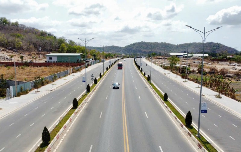 DT: 10.000m2 ,Tuyến tránh quốc lộ 56, Kim Dinh , TP Bà Rịa ( Long Hương - TP HCM )