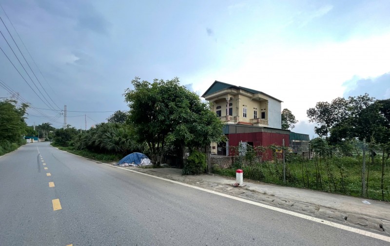Bán lô đất 2337m2 măt tiền 22m mặt đường nhựa Xuân Sơn- Sơn Tây giá chỉ 4tr/1m2