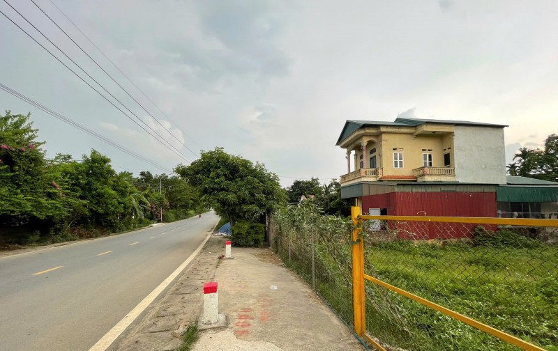 Bán lô đất 2337m2 măt tiền 22m mặt đường nhựa Xuân Sơn- Sơn Tây giá chỉ 4tr/1m2