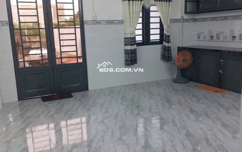 Bán nhà cấp 4 đẹp 252m2, 3PN, 1WC, mặt tiền rộng tại Tân Thông Hội