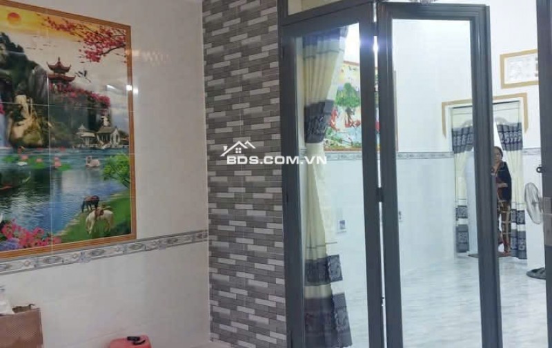 Bán nhà cấp 4 đẹp 252m2, 3PN, 1WC, mặt tiền rộng tại Tân Thông Hội