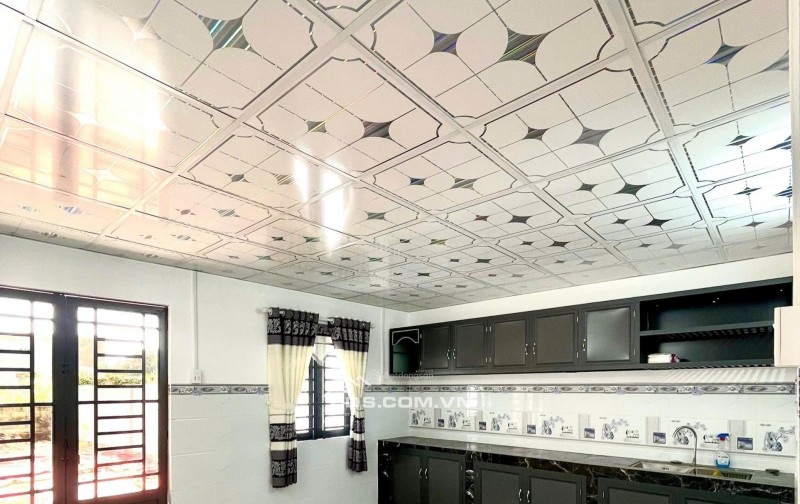 Bán nhà cấp 4 đẹp 252m2, 3PN, 1WC, mặt tiền rộng tại Tân Thông Hội