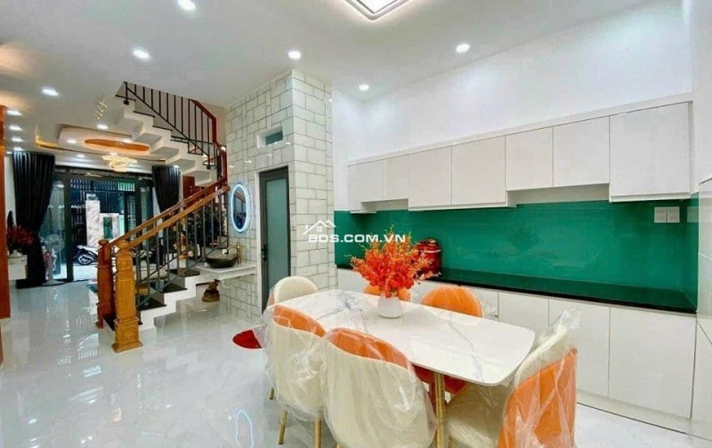 Cần bán gấp nhà 2 lầu ngay trung tâm Thủ Dầu Một