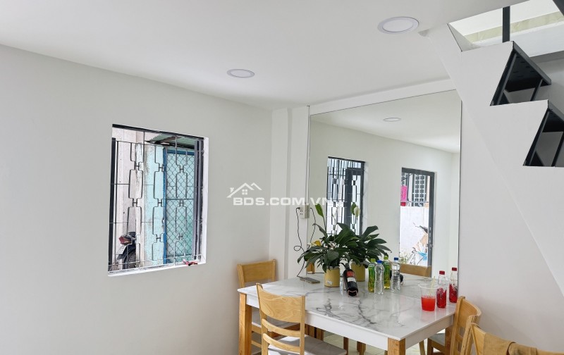 Nhà nhỏ Linh Xuân Thủ Đức giá 1.8 tỷ, hẻm xe hơi, sổ riêng