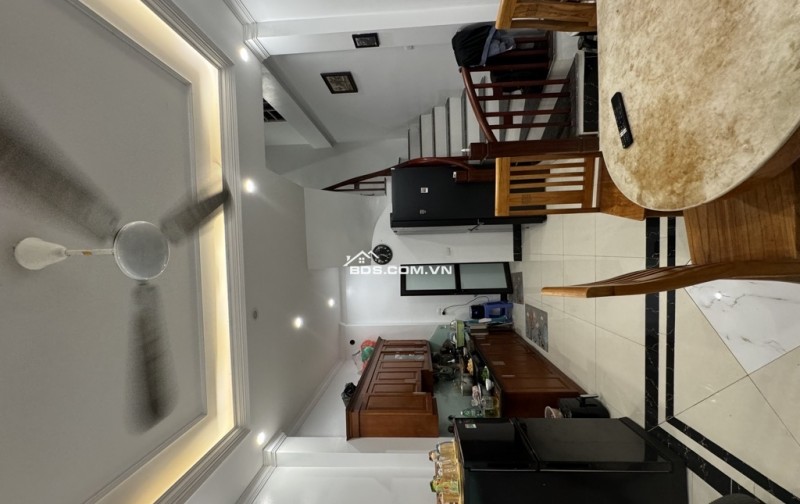 NHÀ ĐẸP LÔ GÓC THẠCH BÀN - Trung tâm tiện ích, tương lai ra mặt đường - Sổ đỏ chính chủ!