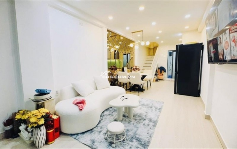 NHÀ MỚI XÂY ĐẸP NGUYỄN TRI PHƯƠNG, Q10 – NỞ HẬU, DT 29M²