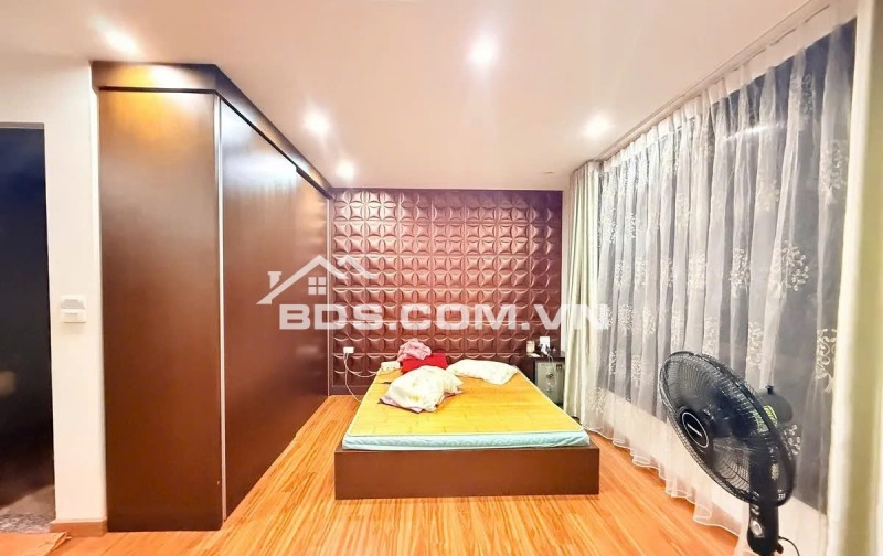 Bán nhà mặt phố Võ Chí Công, Tây Hồ 26,5 tỷ, 48m2, 8PN, 8WC, LÔ GÓC