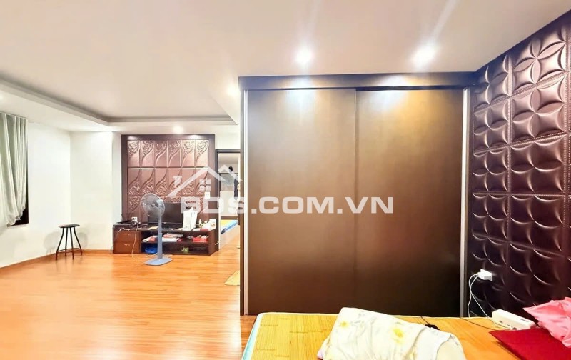 Bán nhà mặt phố Võ Chí Công, Tây Hồ 26,5 tỷ, 48m2, 8PN, 8WC, LÔ GÓC