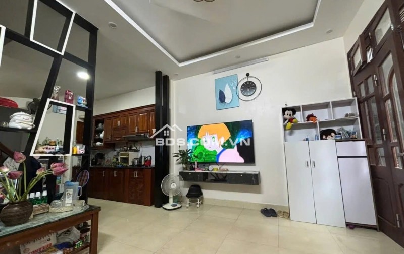 BẤN NHÀ GÂP TRUNG TỰU  30M 4 TÂNG - MT 4M - 6.35 tỷ B TỪ LIÊM