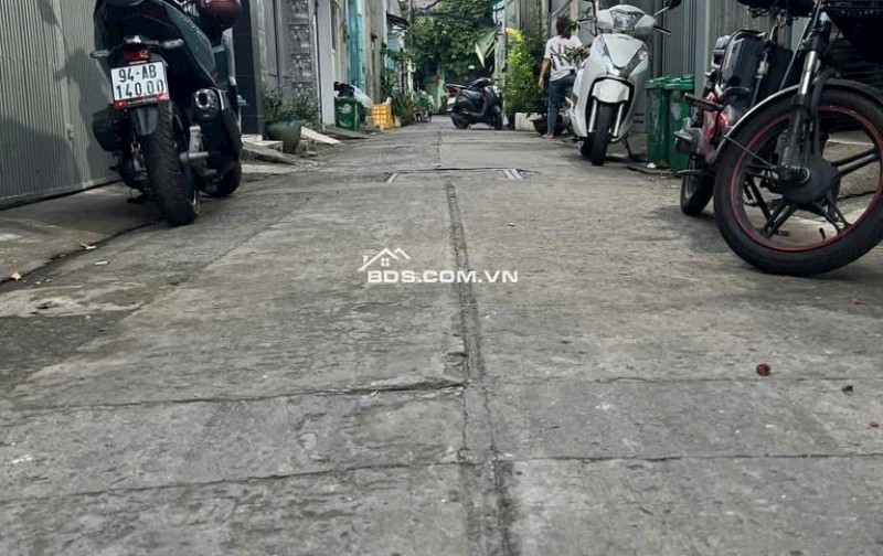 Chính chủ gửi bán nhà 2 tầng - bình tân 95// đường số 10