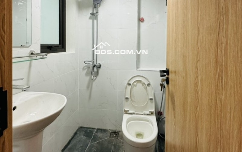 Nhà Mặt Ngõ - Tiện Ích Đỉnh Cao - Cách trường THPT và trường mầm non Thạch Bàn Vài Bước Chân – nhỉnh 5 Tỷ!