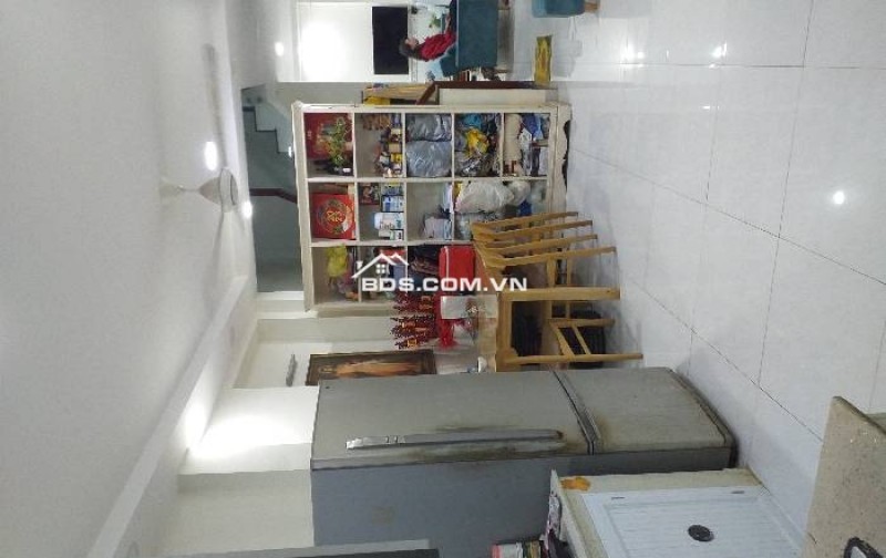 NHÀ 4 MẶT HẺM. VỊ TRÍ VIP _1BƯỚC RA MẶT TIỀN. CHỈ 10M LÊN XE HƠI.