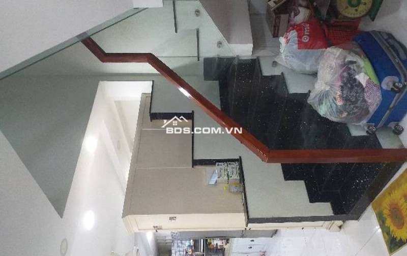 NHÀ 4 MẶT HẺM. VỊ TRÍ VIP _1BƯỚC RA MẶT TIỀN. CHỈ 10M LÊN XE HƠI.