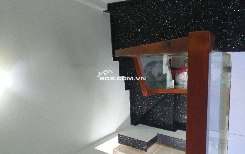NHÀ 4 MẶT HẺM. VỊ TRÍ VIP _1BƯỚC RA MẶT TIỀN. CHỈ 10M LÊN XE HƠI.