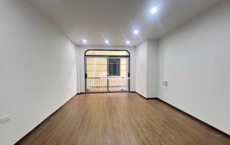 Nhà Mặt Ngõ - Tiện Ích Đỉnh Cao - Cách trường THPT và trường mầm non Thạch Bàn Vài Bước Chân – nhỉnh 5 Tỷ!