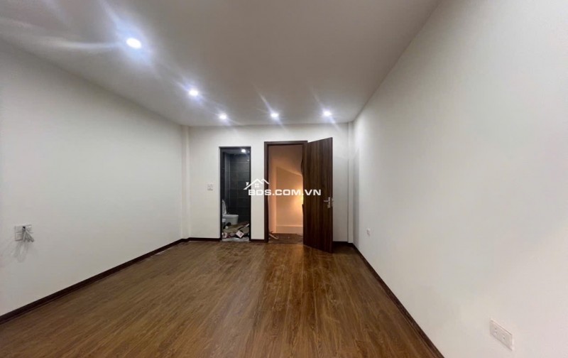 Nhà Mặt Ngõ - Tiện Ích Đỉnh Cao - Cách trường THPT và trường mầm non Thạch Bàn Vài Bước Chân – nhỉnh 5 Tỷ!