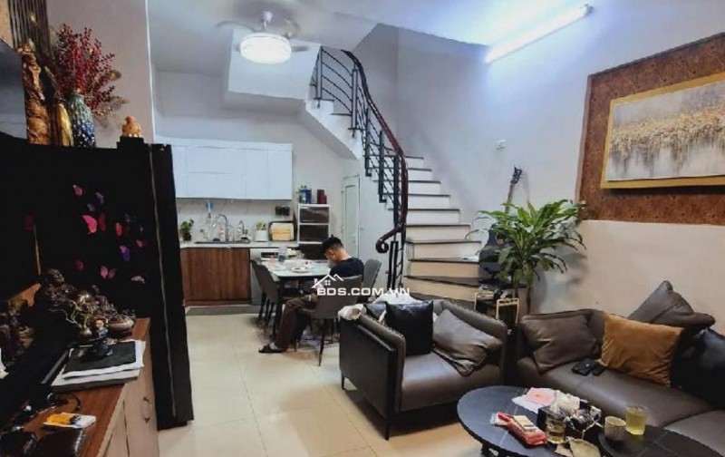 NHÀ ĐẸP - GẦN PHỐ - LÔ GÓC - FULL NỘI THẤT - Ở NGAY - GIÁ HỢP LÝ