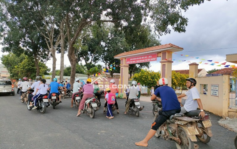GIÁ 100% 5X40=200M2 NGAY CHỢ, SỔ RIÊNG THỔ CƯ, DÂN ĐÔNG GIÁ 195TR