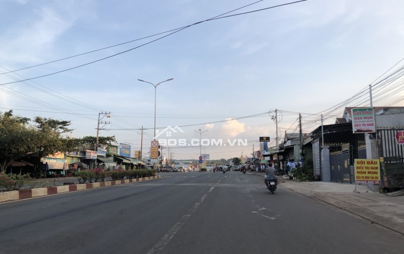 CẦN TIỀN BÁN 250M2 ĐẤT TC MẶT TIỀN ĐƯỜNG SÁT CHỢ, TR.HỌC DÂN ĐÔNG. GIÁ 395TR