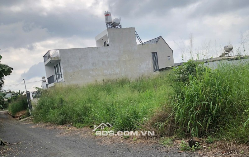 Bán đất xã Trảng Bom, cách Nguyễn Hoàng 50m, giá 850 triệu