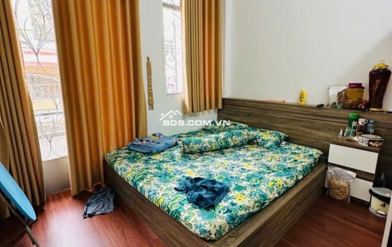 Phú Nhuận, sát mặt tiền - 40m2 - 6,45Tỷ TL