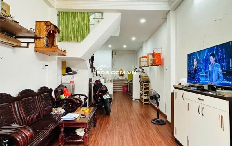 Phú Nhuận, sát mặt tiền - 40m2 - 6,45Tỷ TL