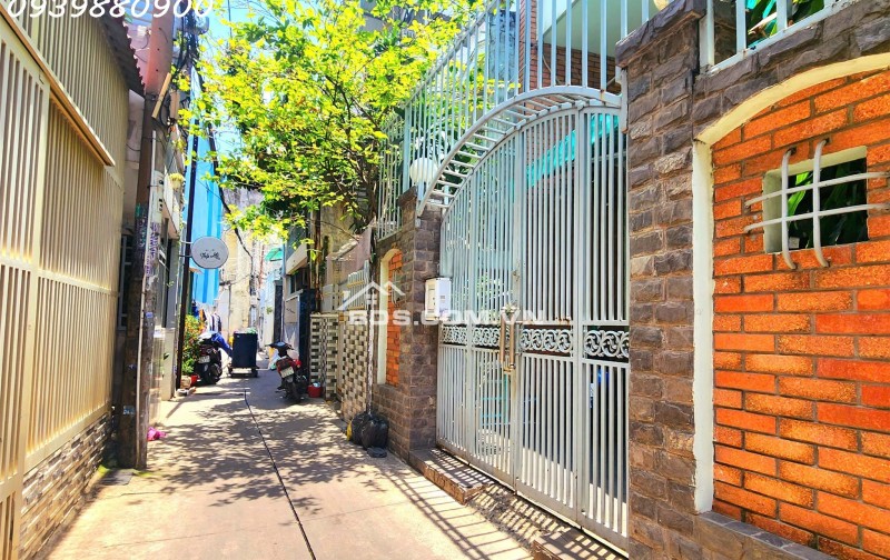 Gò Vấp, 1 căn ra mặt tiền, ngay ĐH Công Nghiệp.