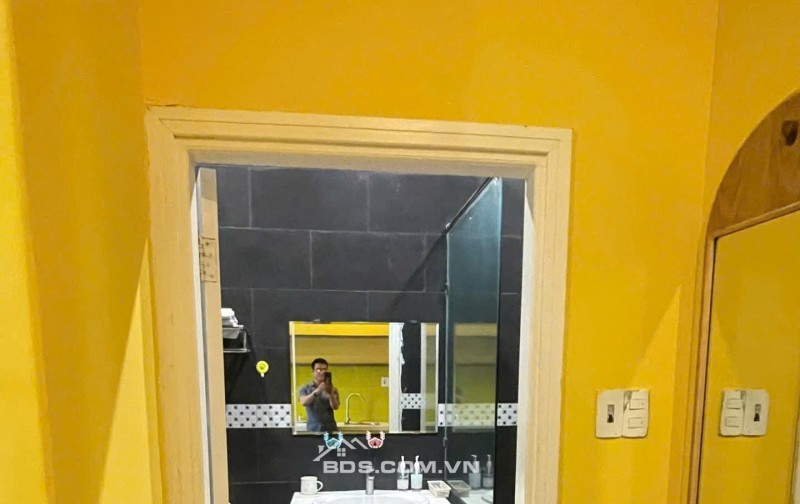  Bán tòa căn hộ 5 tầng dòng tiền 80tr/th mặt tiền Cao Bá Quát sát cầu Rồng 200M