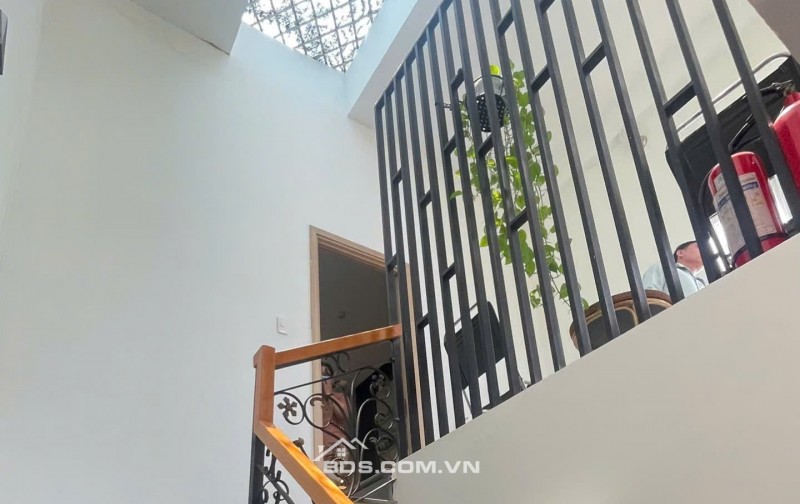  Bán tòa căn hộ 5 tầng dòng tiền 80tr/th mặt tiền Cao Bá Quát sát cầu Rồng 200M