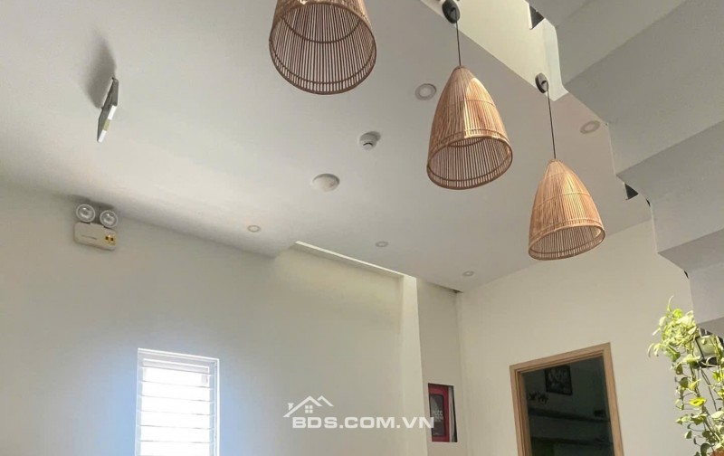  Bán tòa căn hộ 5 tầng dòng tiền 80tr/th mặt tiền Cao Bá Quát sát cầu Rồng 200M
