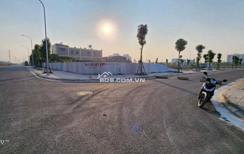 Bán 2500m2 DVTM bên cạnh Aeon Mall Thanh hoá. 3 mặt đường