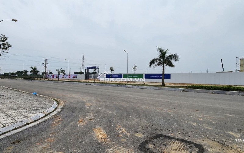 Bán 2500m2 DVTM bên cạnh Aeon Mall Thanh hoá. 3 mặt đường