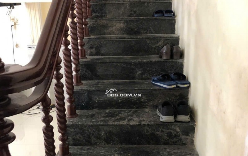 Cần bán nhà BÌnh tân giá 3tỉ 8  thương luọng dt 60m2