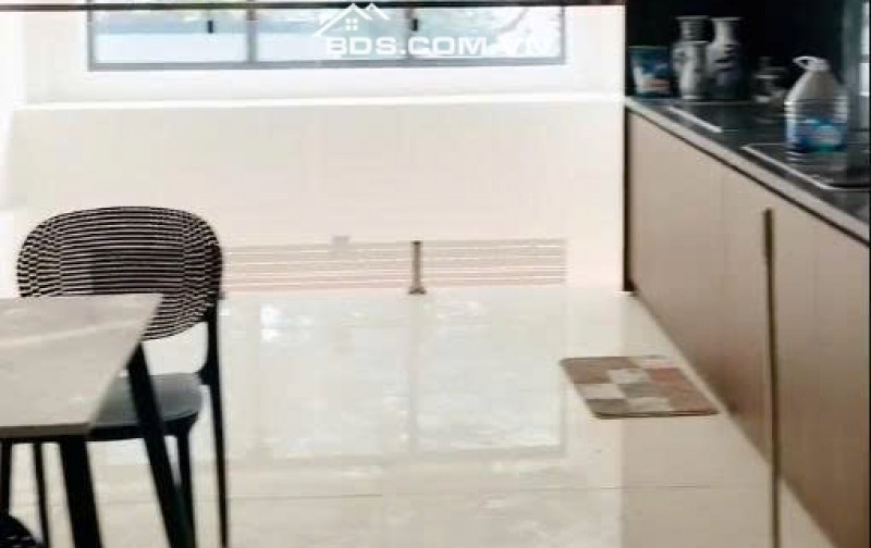 Cho thuê nhà 6 tầng x thang máy 50m cực đẹp tại ngõ 572 Ngọc Thụy